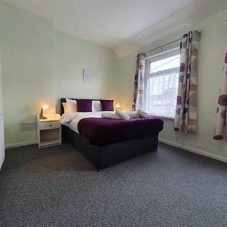 2 Bed House, Contractors & Holiday Guests Welcomed Dowlais Buitenkant foto
