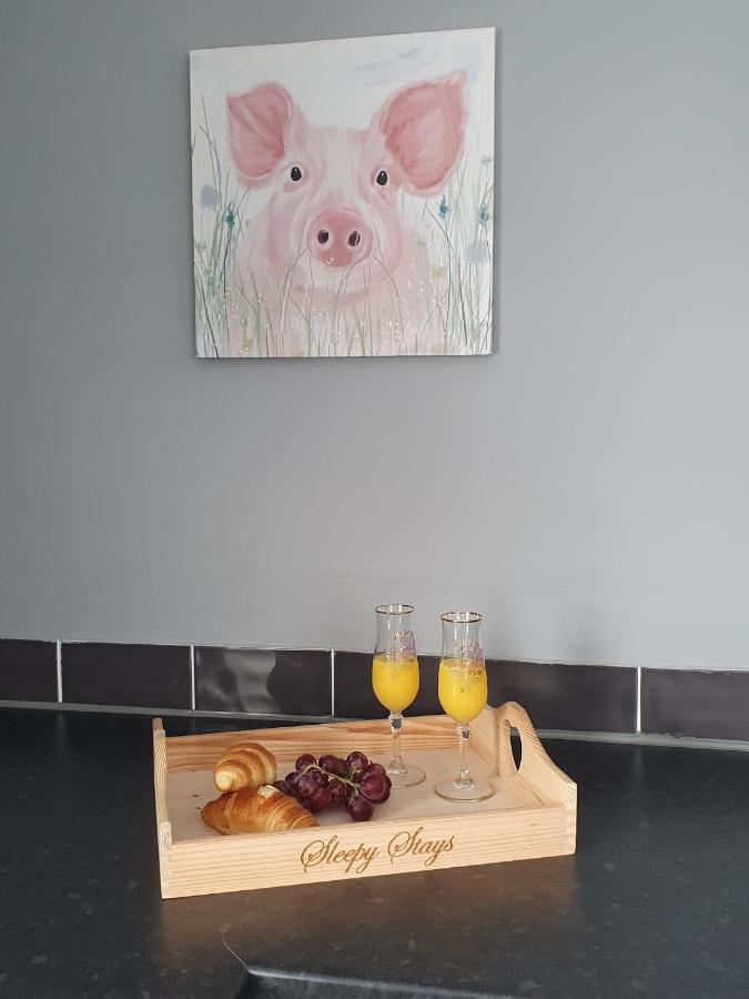 2 Bed House, Contractors & Holiday Guests Welcomed Dowlais Buitenkant foto