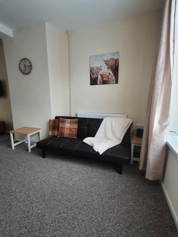 2 Bed House, Contractors & Holiday Guests Welcomed Dowlais Buitenkant foto