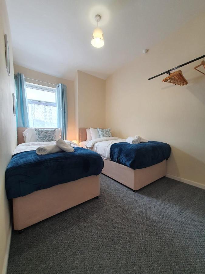 2 Bed House, Contractors & Holiday Guests Welcomed Dowlais Buitenkant foto