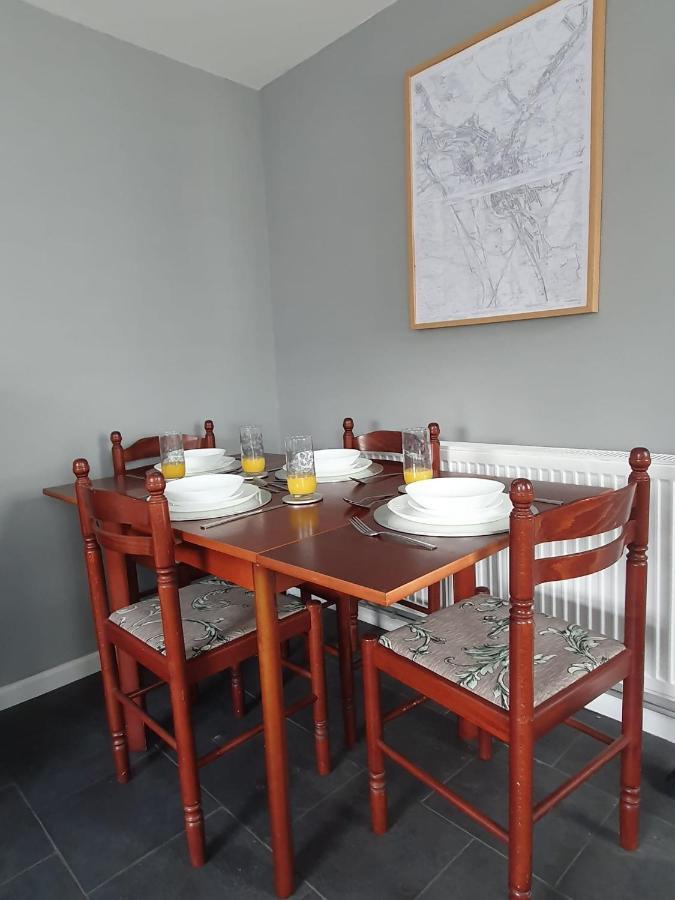 2 Bed House, Contractors & Holiday Guests Welcomed Dowlais Buitenkant foto